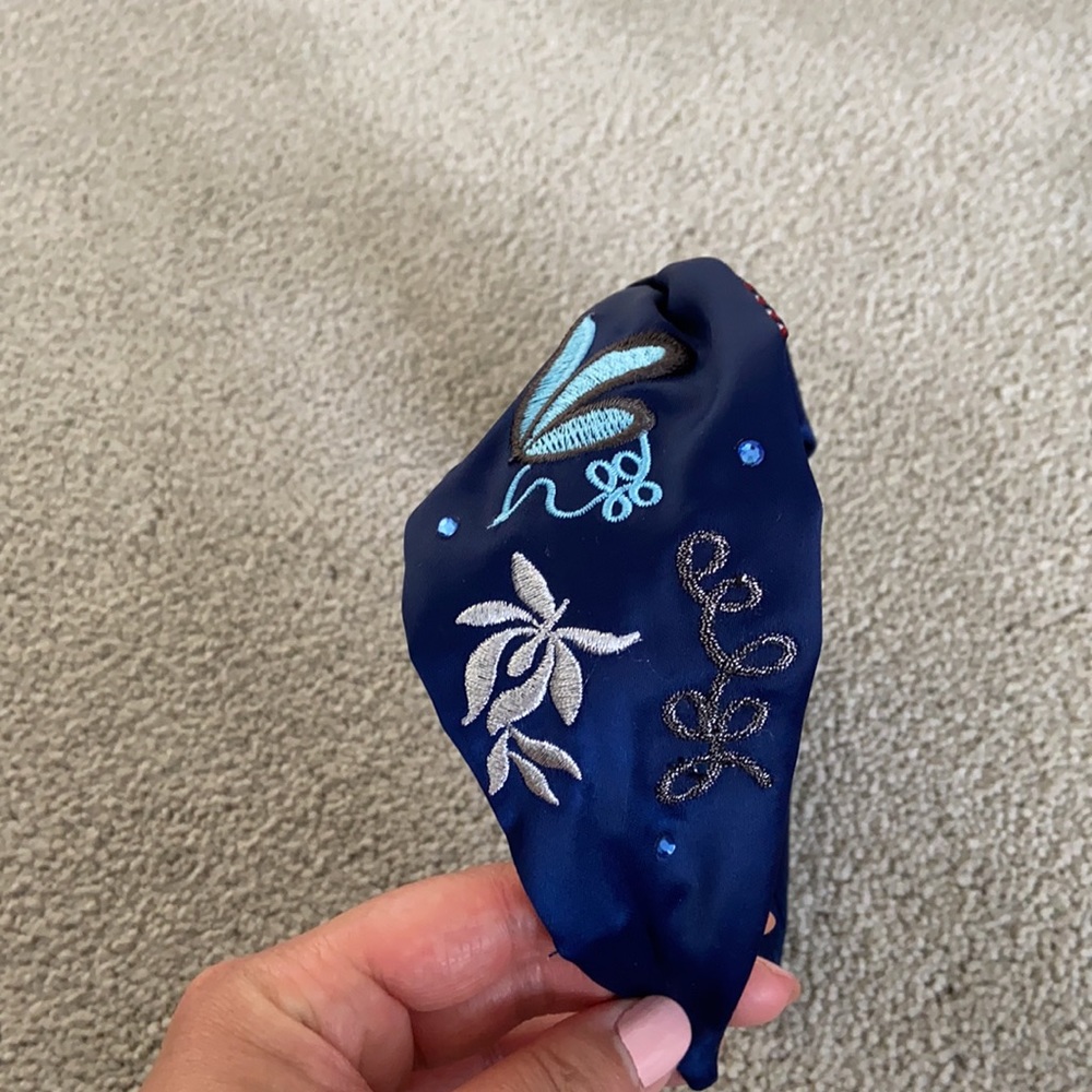 Embroidered headband - Picture 2 of 6